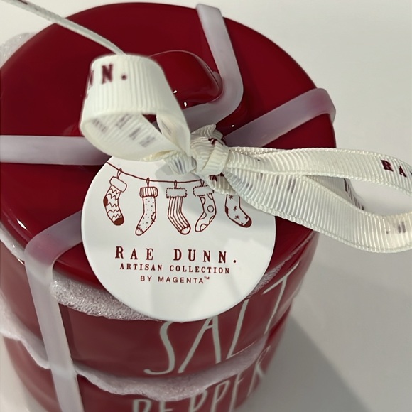 Cute. Rae Dunn SALT PEPPER. - Picture 13 of 13